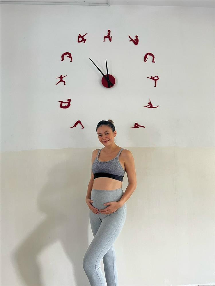 Tin showbiz Việt ngày 25/11: Hoa mắt bữa tiệc ở tư gia Phạm Hương-6