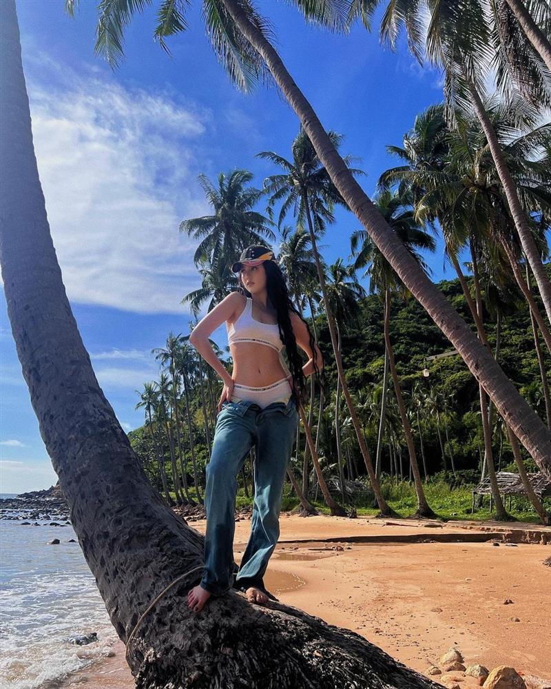 Lan Ngọc khoe hình xăm, Thiều Bảo Trâm tối giản kín đáo-5