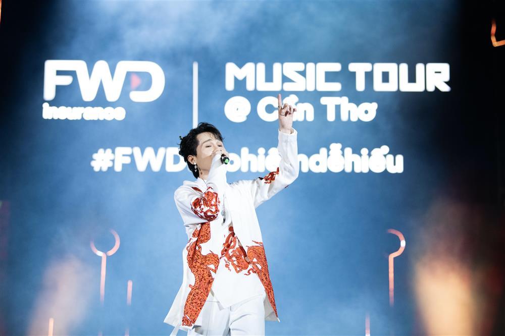 Quy tụ sao ‘khủng’, đêm nhạc FWD Music Tour Cần Thơ bùng nổ cả khán đài-2