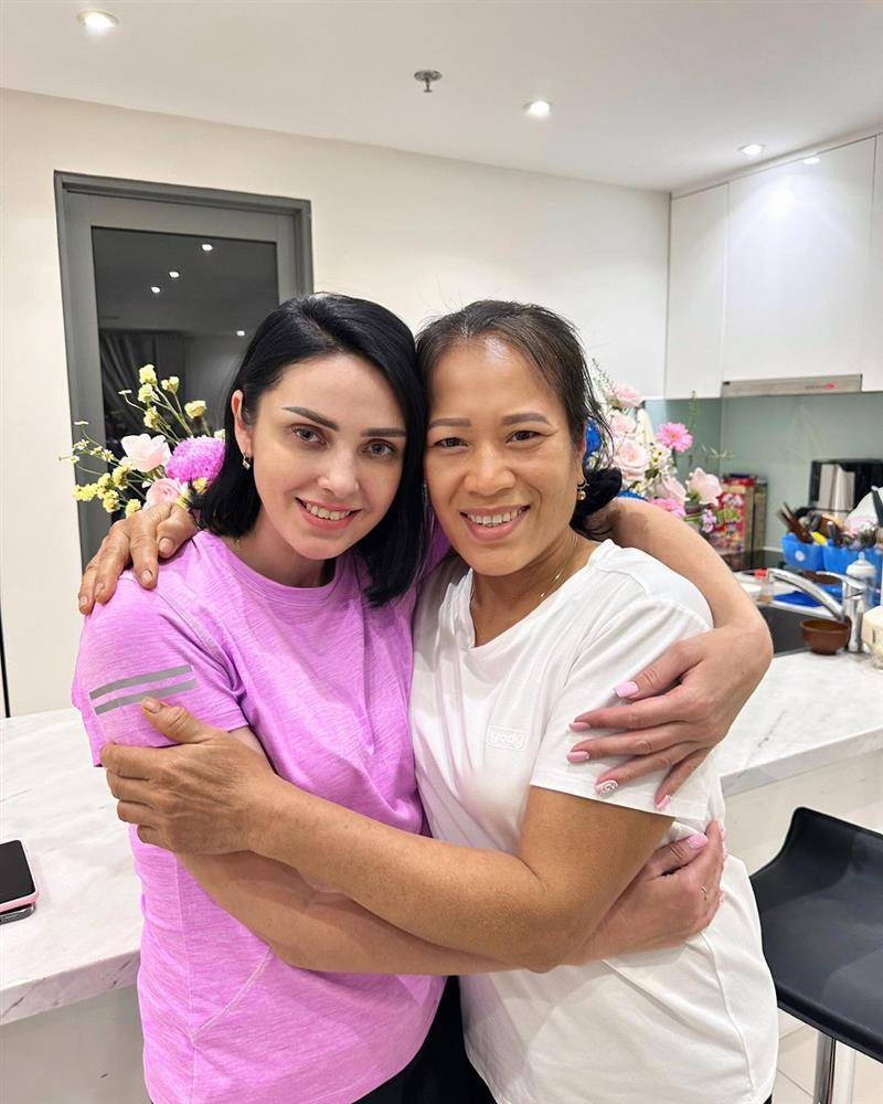 Lần đầu tiên mẹ đẻ và mẹ vợ Bùi Tiến Dũng chung khung hình-2