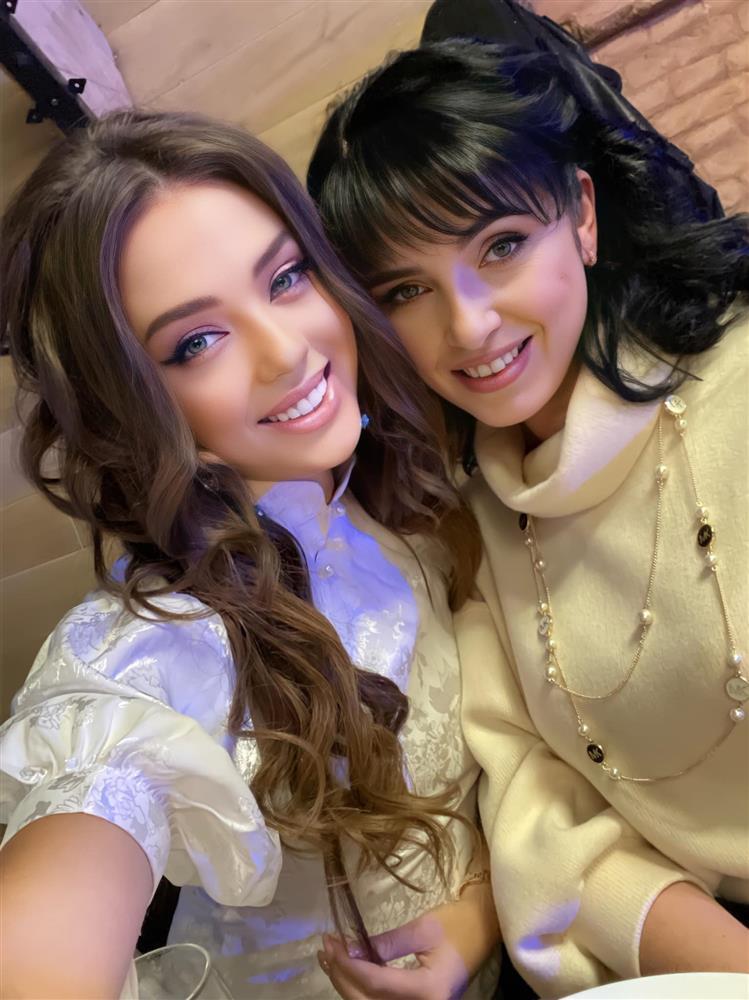 Lần đầu tiên mẹ đẻ và mẹ vợ Bùi Tiến Dũng chung khung hình-8