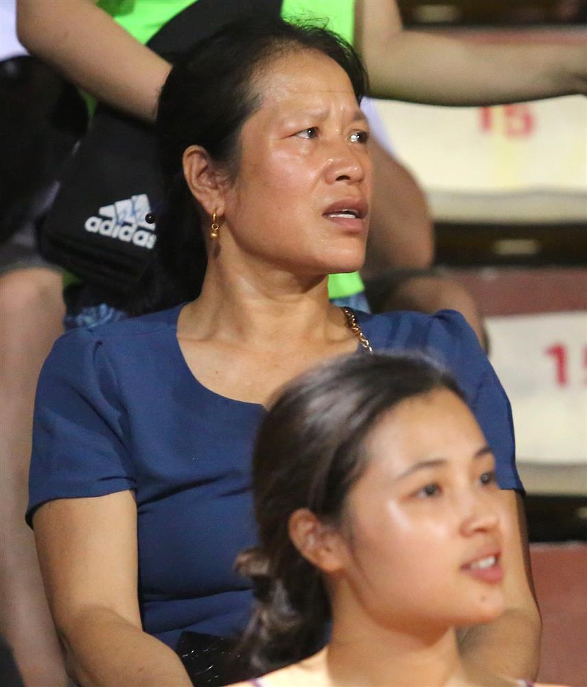 Lần đầu tiên mẹ đẻ và mẹ vợ Bùi Tiến Dũng chung khung hình-4