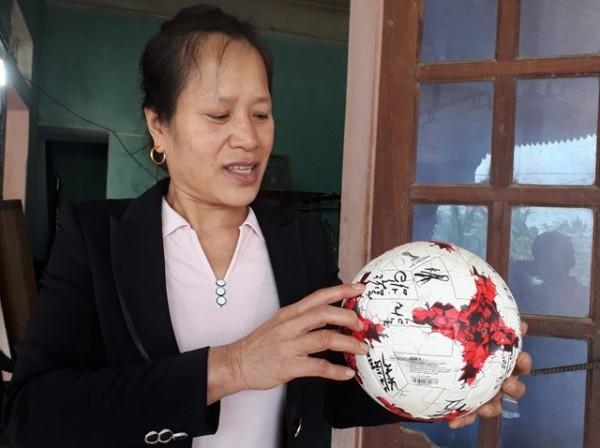 Lần đầu tiên mẹ đẻ và mẹ vợ Bùi Tiến Dũng chung khung hình-5