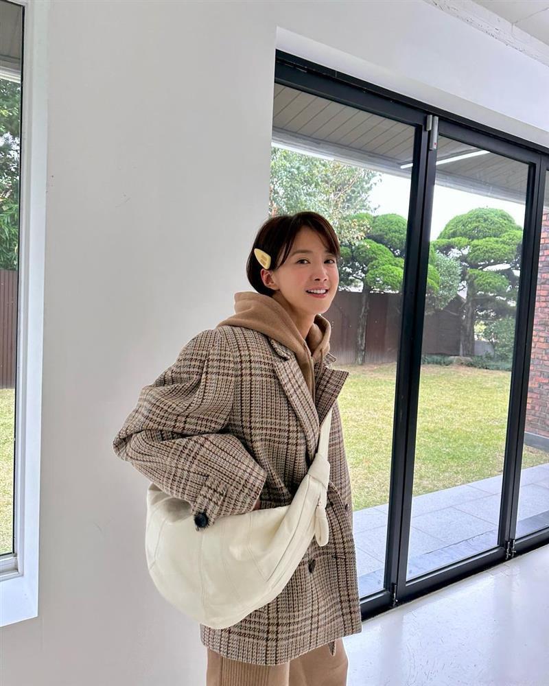 Lee Si Young thêm hack tuổi nhờ cắt tóc ngắn-5