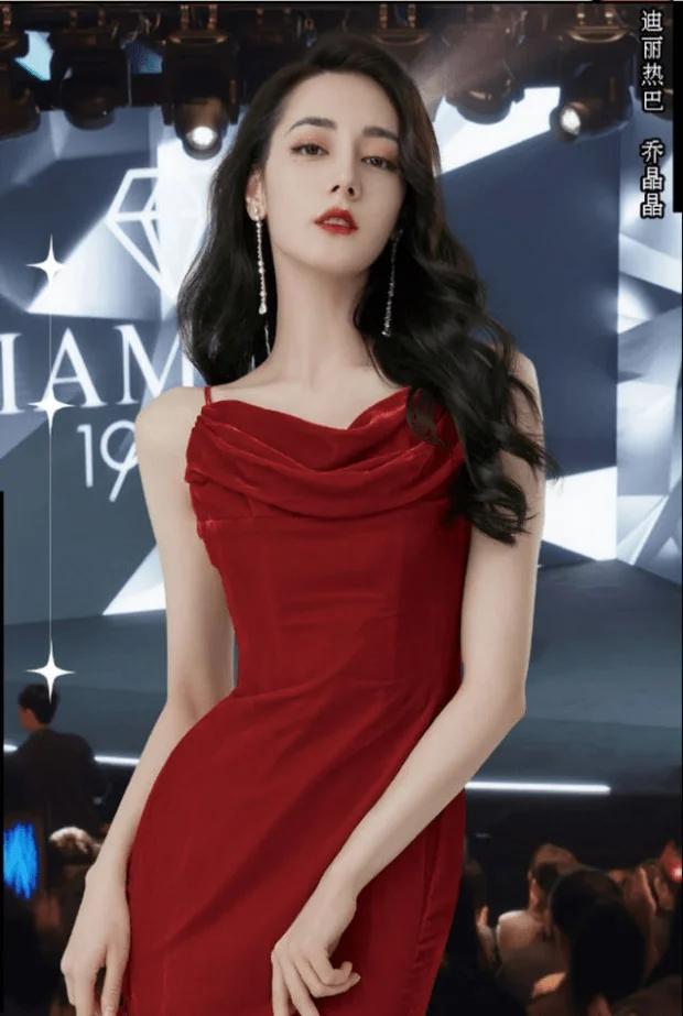 Địch Lệ Nhiệt Ba diện đồ đỏ là bừng sáng-7