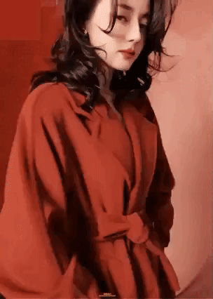 Địch Lệ Nhiệt Ba diện đồ đỏ là bừng sáng-2