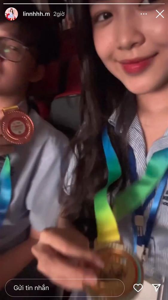Con gái MC Quyền Linh bị quay lén khi ở trường, nhan sắc bất ngờ-4