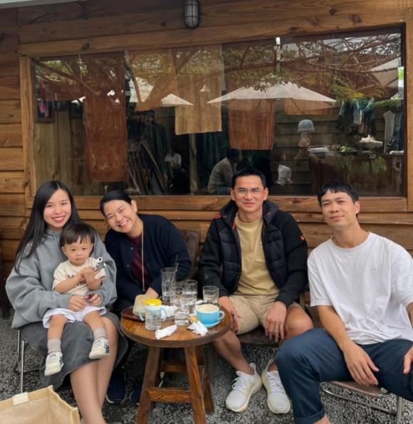 Vợ và con Công Phượng hiếm hoi lộ diện, ngoại hình giật spotlight-1