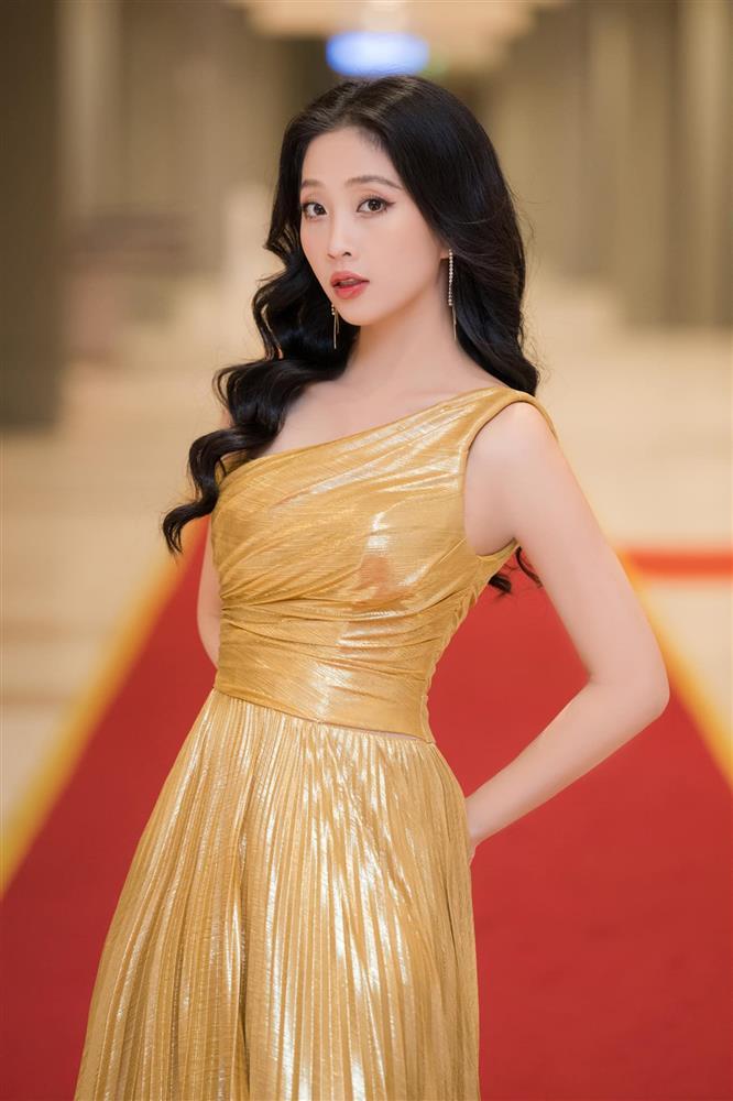 Nối gót Bùi Phương Nga, Liêu Hà Trinh cắt tóc sau đám cưới-3