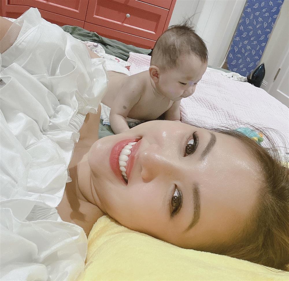 Tin showbiz Việt ngày 26/11: Nhan sắc Thủy Tiên trong ảnh bị tag-9