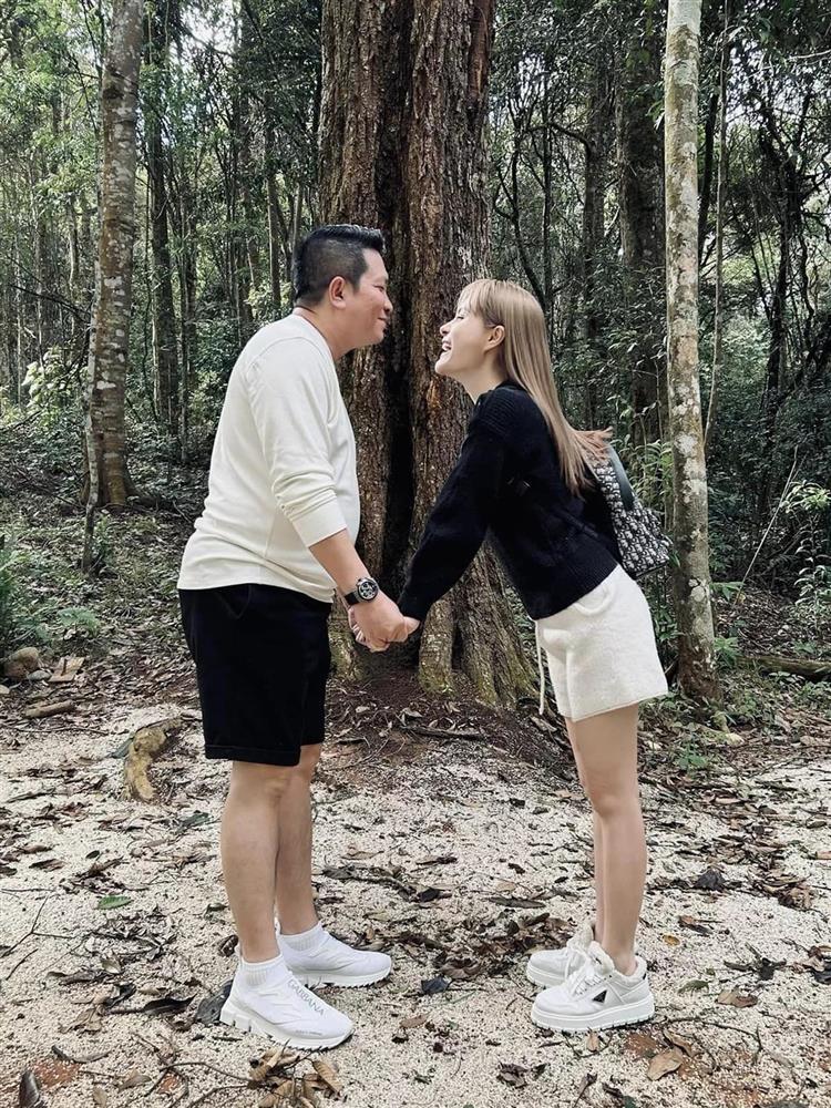 Đoàn Di Băng mặc nhầm áo của con gái 10 tuổi-2