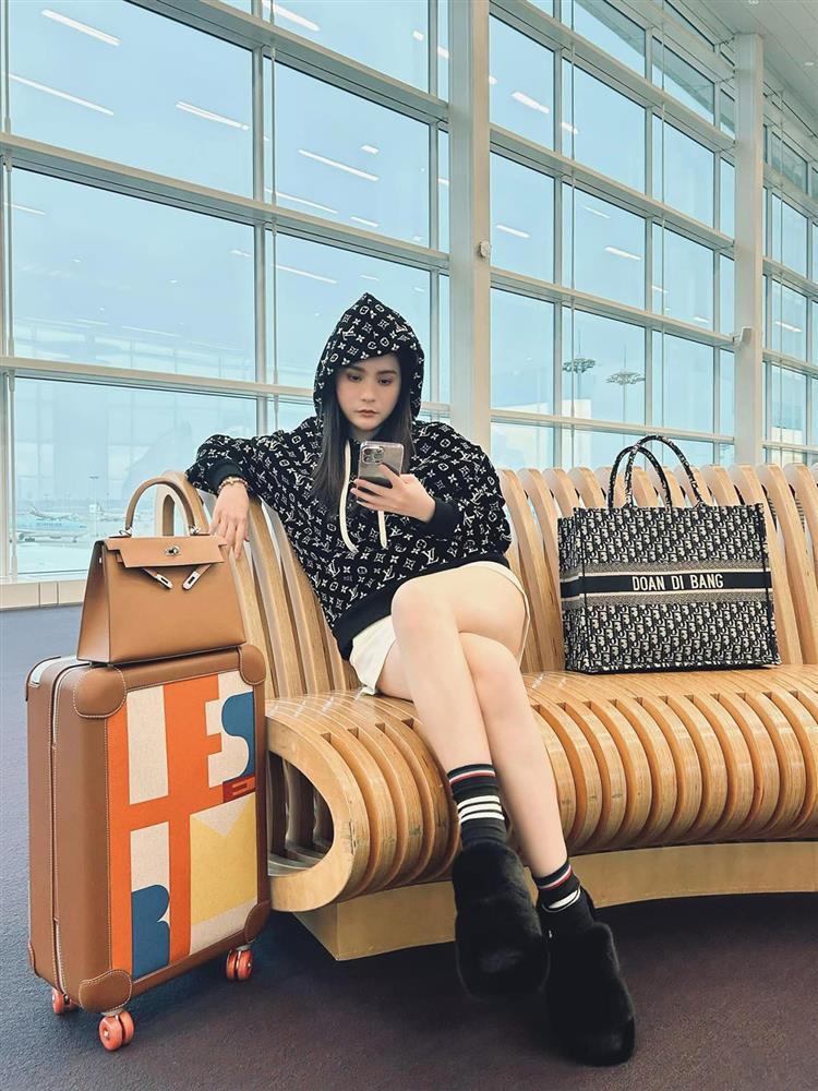 Đoàn Di Băng mặc nhầm áo của con gái 10 tuổi-7