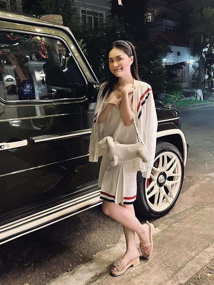 Đoàn Di Băng mặc nhầm áo của con gái 10 tuổi-8