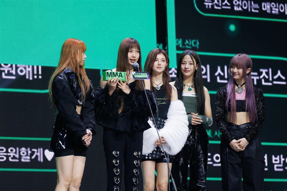 Ca sĩ Việt đầu tiên thắng giải ở Melon Music Awards-2