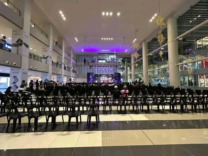 Talkshow của Miss Grand lèo tèo khán giả, chủ mới Miss Universe đăng ảnh đá xéo-2