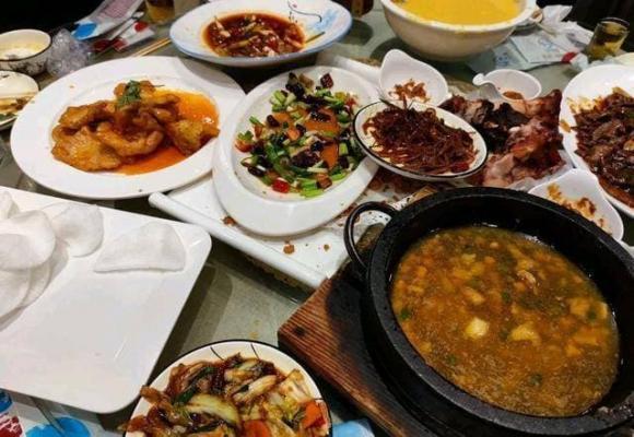 Trung niên đi tiệc rượu, 4 hành vi mất giá nhất trên bàn rượu nên tránh-1