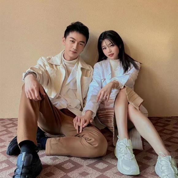 Trần Hiểu xuất hiện lần đầu bên vợ hậu dính tin đồn chuẩn bị ly hôn-3