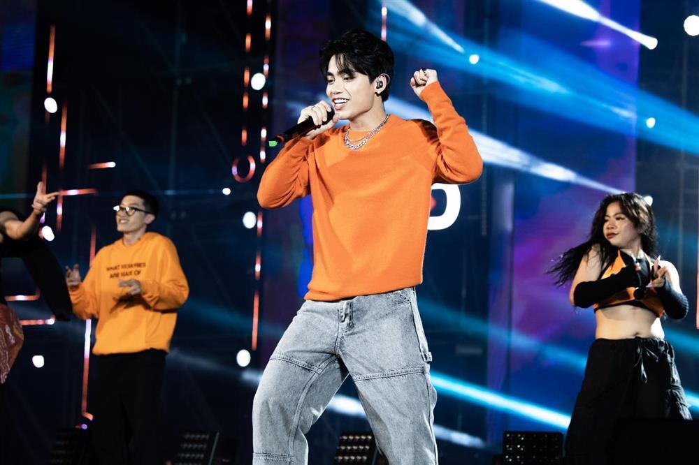 Khán giả chê MONO hát mãi một bài hit-4