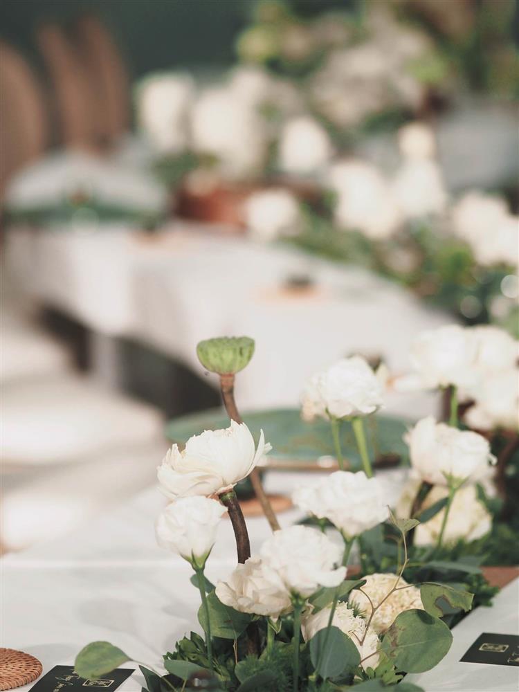 Ngọc Hân ăn hỏi, không gian độc lạ với 500 bông sen trắng-14