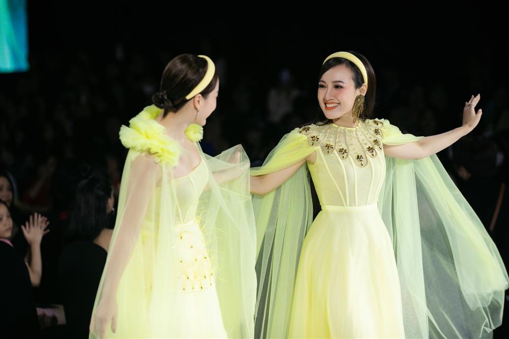 BTV Hoài Anh catwalk: dịu dàng với con, át cả diễn viên truyền hình-2