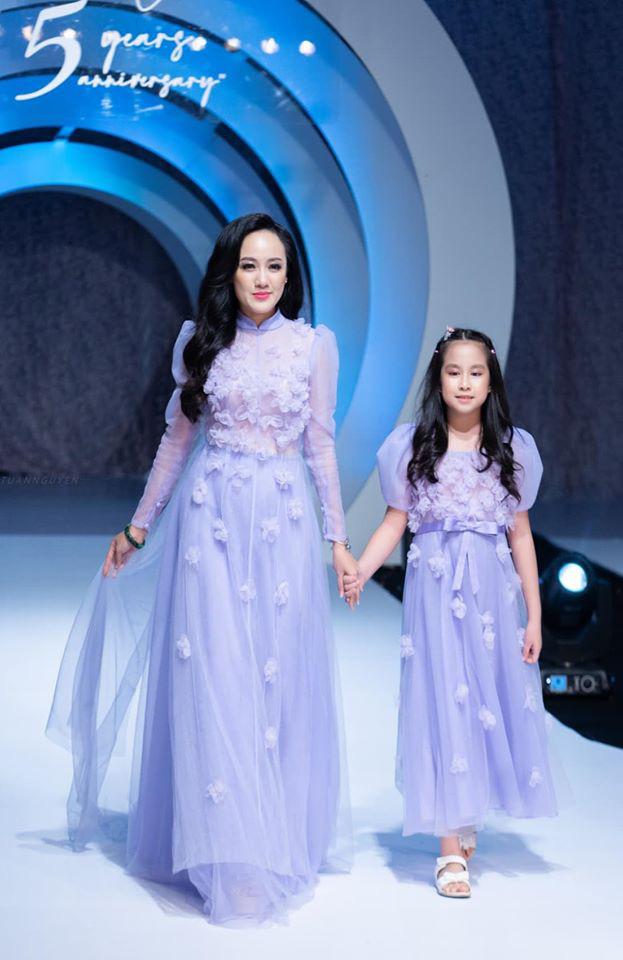 BTV Hoài Anh catwalk: dịu dàng với con, át cả diễn viên truyền hình-6