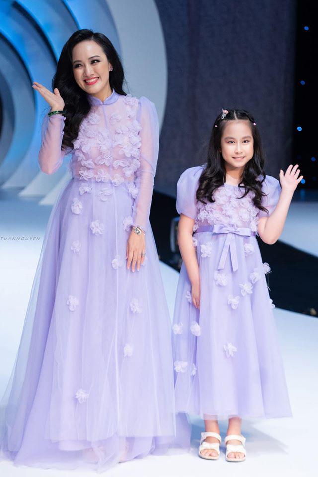 BTV Hoài Anh catwalk: dịu dàng với con, át cả diễn viên truyền hình-7