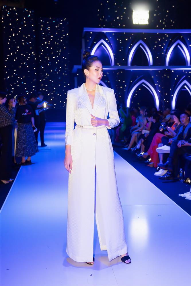 Trương Ngọc Ánh như cô dâu - Thùy Tiên gợi cảm chừng mực-5