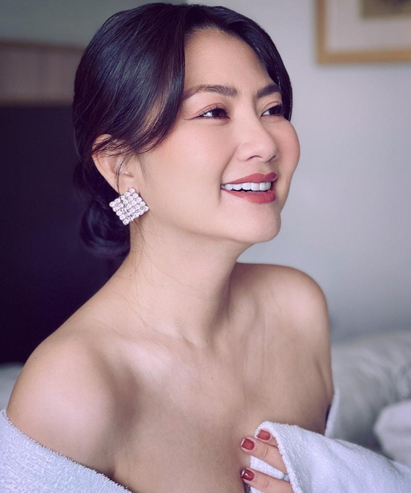 Tin showbiz Việt ngày 27/11: Hương Tràm đưa bố mẹ khám phá Mỹ-9