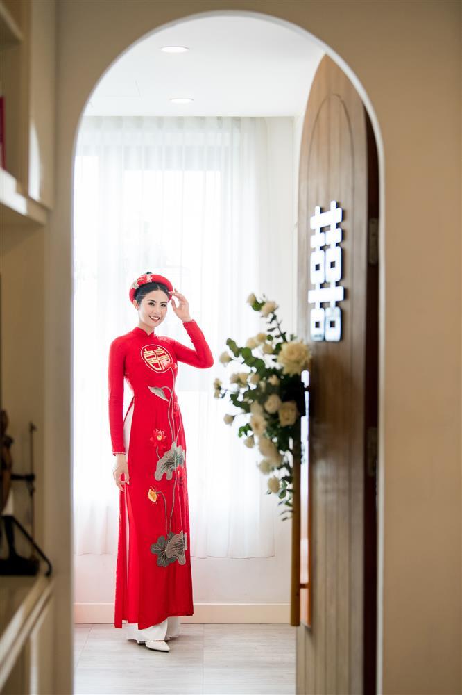 Cô dâu Ngọc Hân thay áo dài, lên siêu xe theo chàng về dinh-3