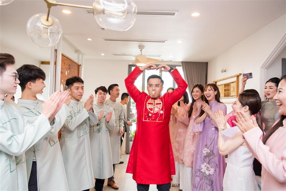 Cô dâu Ngọc Hân thay áo dài, lên siêu xe theo chàng về dinh-6