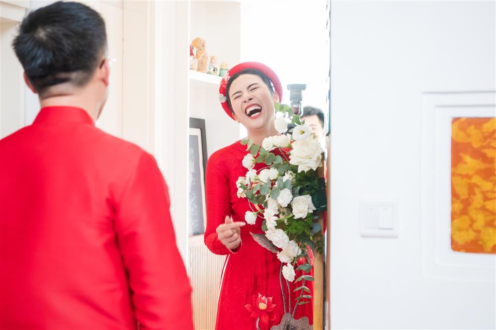 Cô dâu Ngọc Hân thay áo dài, lên siêu xe theo chàng về dinh-9