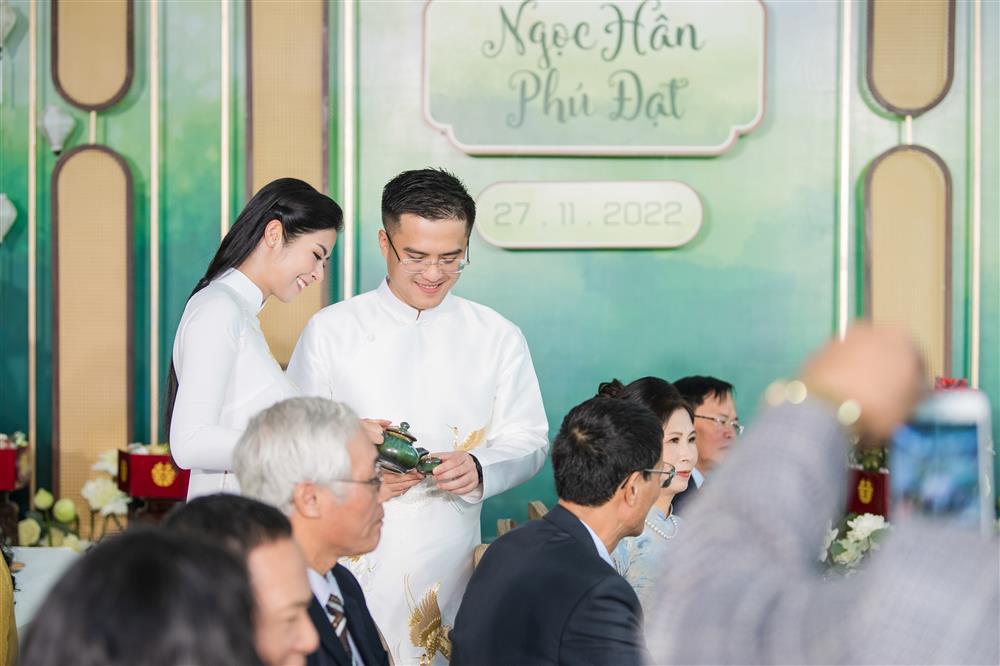 Cô dâu Ngọc Hân thay áo dài, lên siêu xe theo chàng về dinh-13