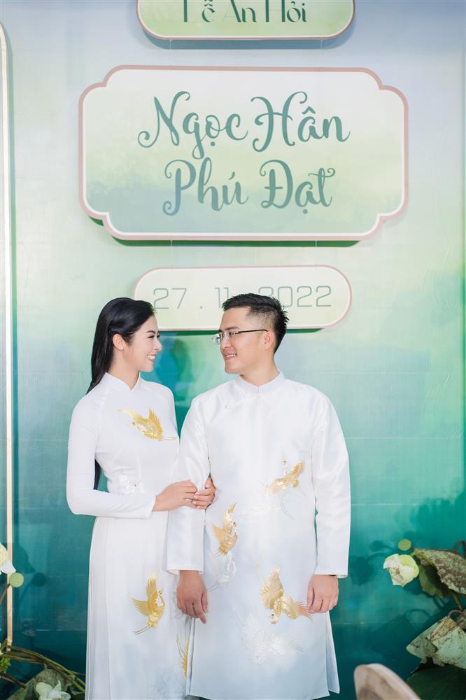 Cô dâu Ngọc Hân thay áo dài, lên siêu xe theo chàng về dinh-12