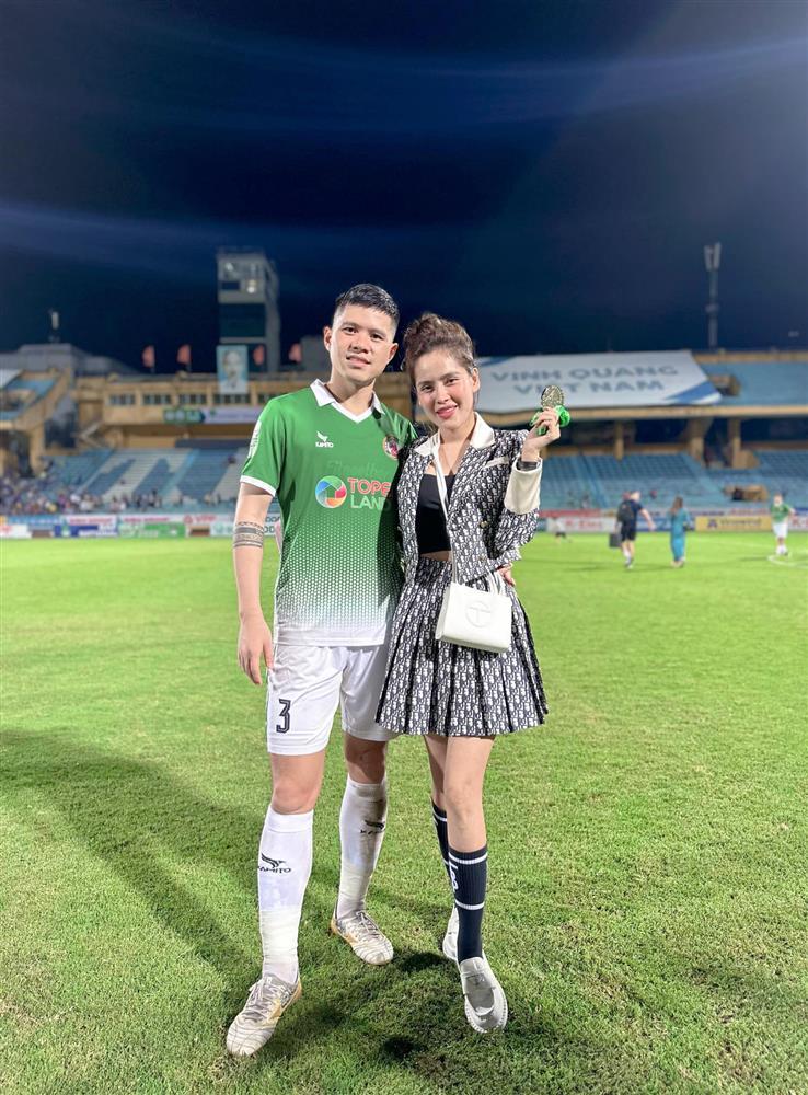 Đỗ Mỹ Linh, Doãn Hải My và dàn WAGs đọ đồ hiệu ở CK Cúp Quốc Gia-9