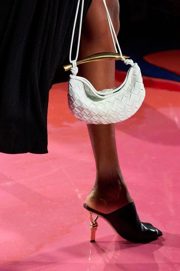 Những mẫu túi xách chiếm sóng mùa lạnh-2