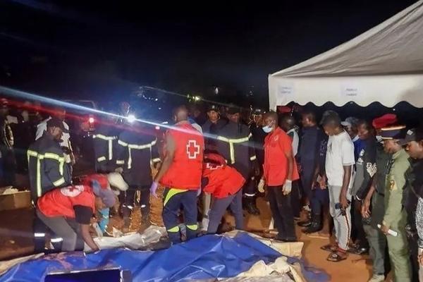 14 người tử nạn khi đang dự tang lễ-1