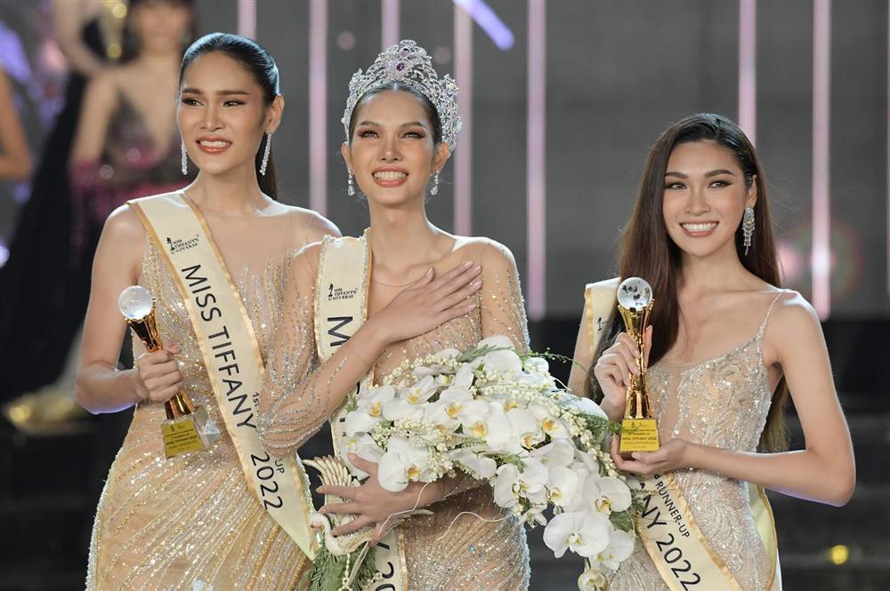 Tân Hoa hậu Chuyển giới Thái Lan hôn bạn gái sau đăng quang-2