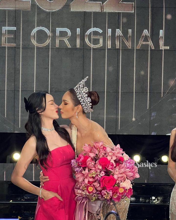Tân Hoa hậu Chuyển giới Thái Lan hôn bạn gái sau đăng quang-8