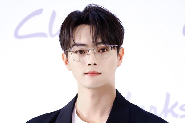 Không phải Bạch Lộc, Hứa Khải lộ ảnh nắm tay, hẹn hò với cô gái lạ-5