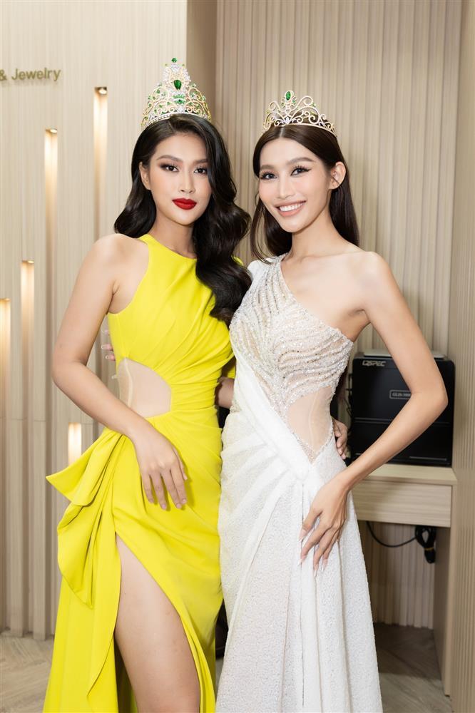 Hoa hậu Thiên Ân quên photoshop vết sẹo lồi thâm đen-1