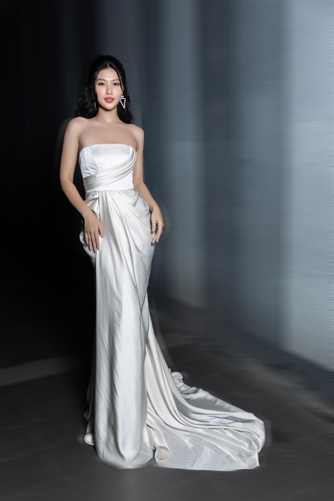 Hoa hậu Thiên Ân quên photoshop vết sẹo lồi thâm đen-9