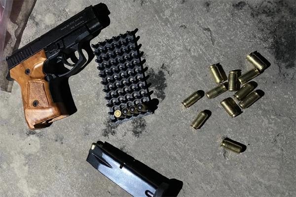 2 con chó cắn nhau, gia chủ nổ súng uy hiếp hàng xóm-1