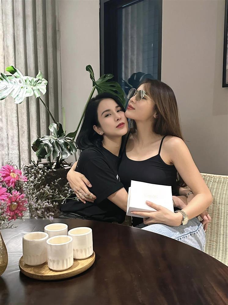 Diệp Lâm Anh lộ diện sau ồn ào chặn xe, nhan sắc ra sao?-1