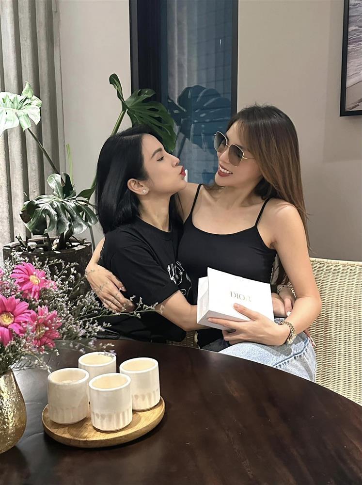 Diệp Lâm Anh lộ diện sau ồn ào chặn xe, nhan sắc ra sao?-2