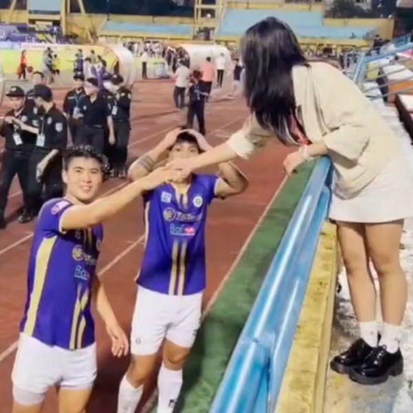 Được gái trẻ tỏ tình công khai, câu trả lời sốc của Đỗ Duy Mạnh-1