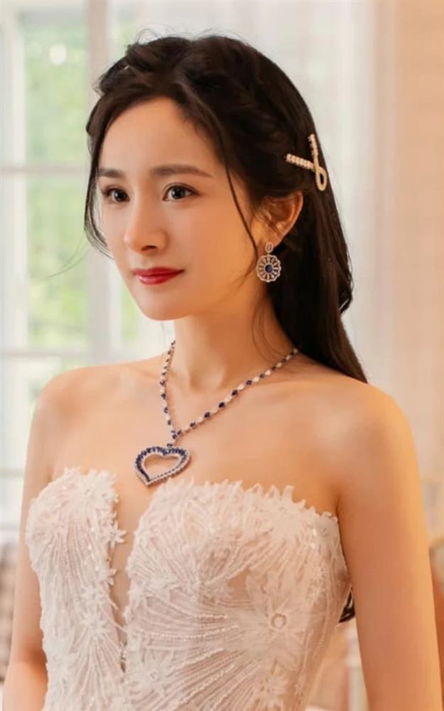 Dương Mịch quyết định tái hôn ở tuổi 36, còn giấu fan đi thử váy cưới?-3