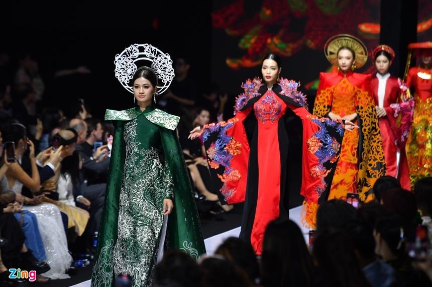 Hoa hậu và chiêu hút khách ở Tuần lễ Thời trang Quốc tế Việt Nam 2022-3