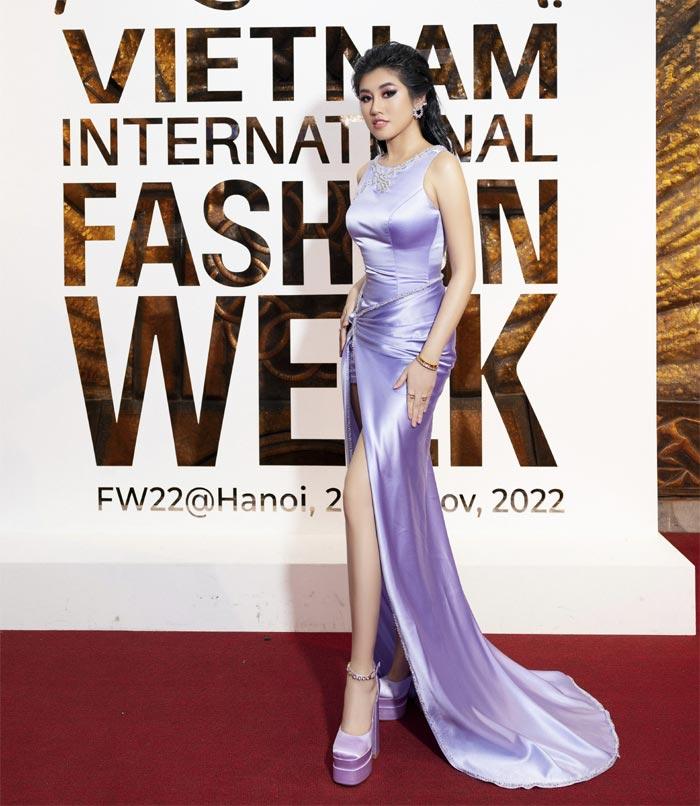 Emily Hồng Nhung lấn sân ngành thiết kế thời trang-3