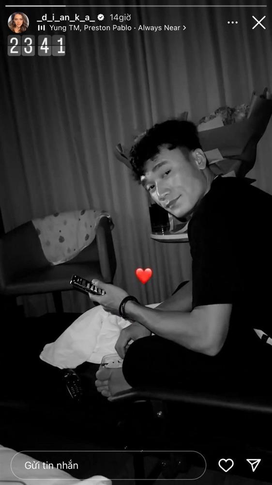 Vừa chào đời, quý tử nhà Bùi Tiến Dũng được nuôi chuẩn rich kid-9