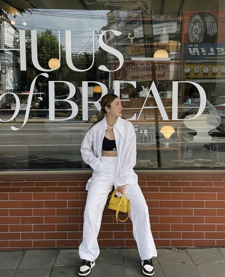 Kỳ Duyên, Thảo Nhi Lê mix đồ hack dáng với quần âu trắng-4